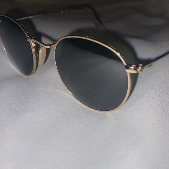 Ray-Ban Round Metal Sunglasses - Picture 9 of 11
